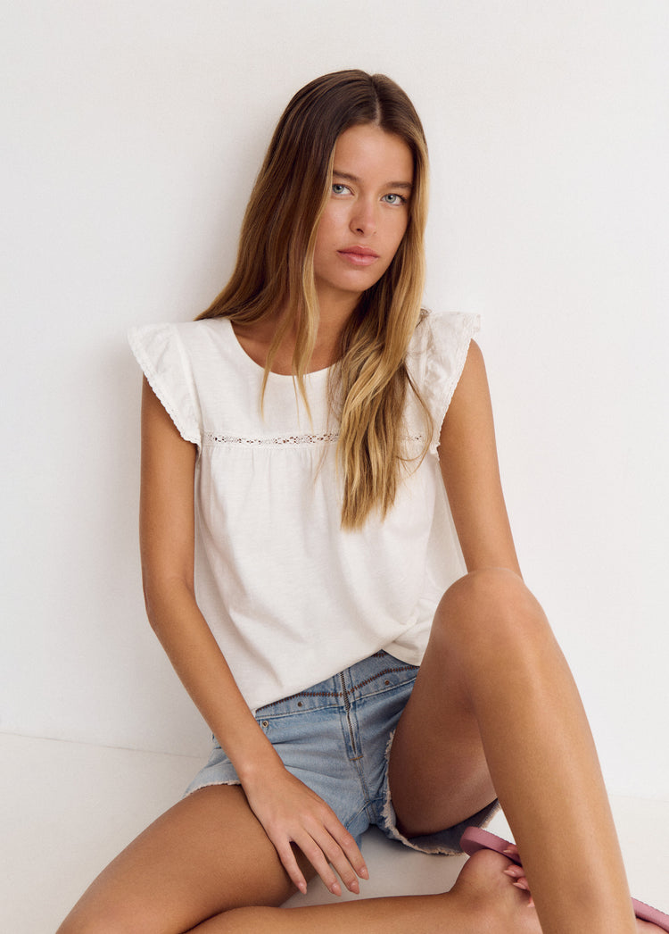 T-shirt volant e pizzo