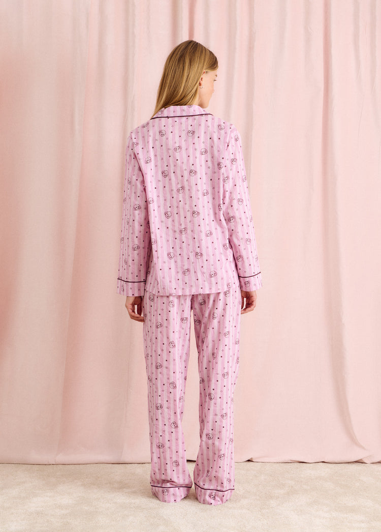 Gemusterter Pyjama