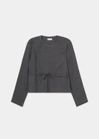 Blusa de cuadros en gris con detalle de botones y corte corto