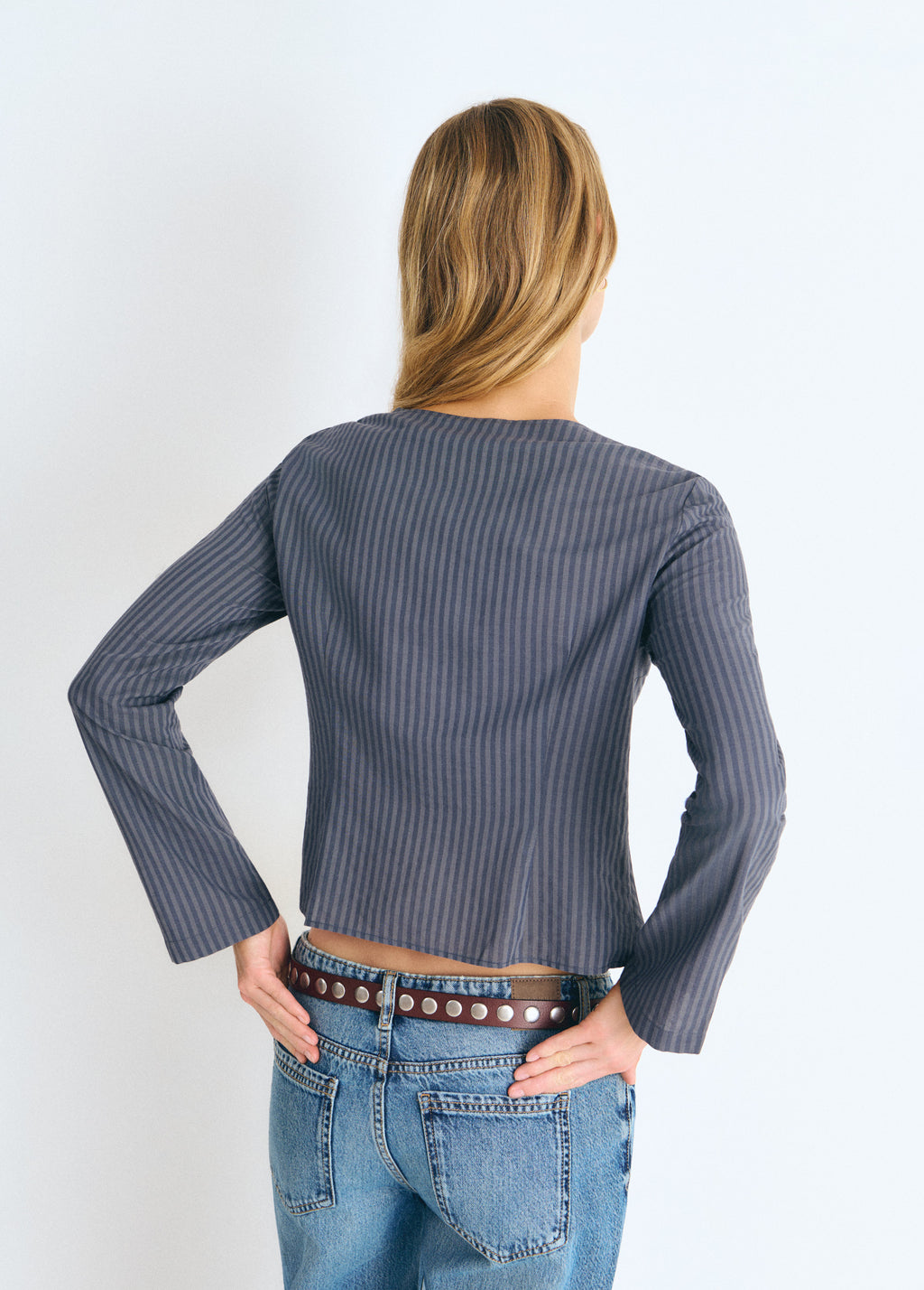 Blusa às riscas com botões cruzados