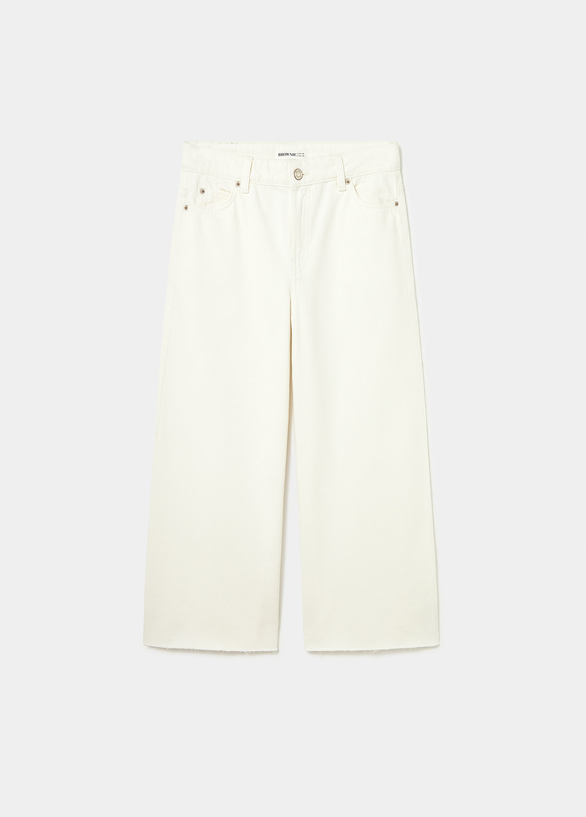 Pantalón culotte cropped de color blanco con corte amplio y largo por encima del tobillo