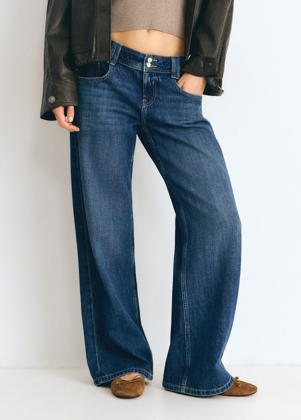 Low-rise wide-leg jeans