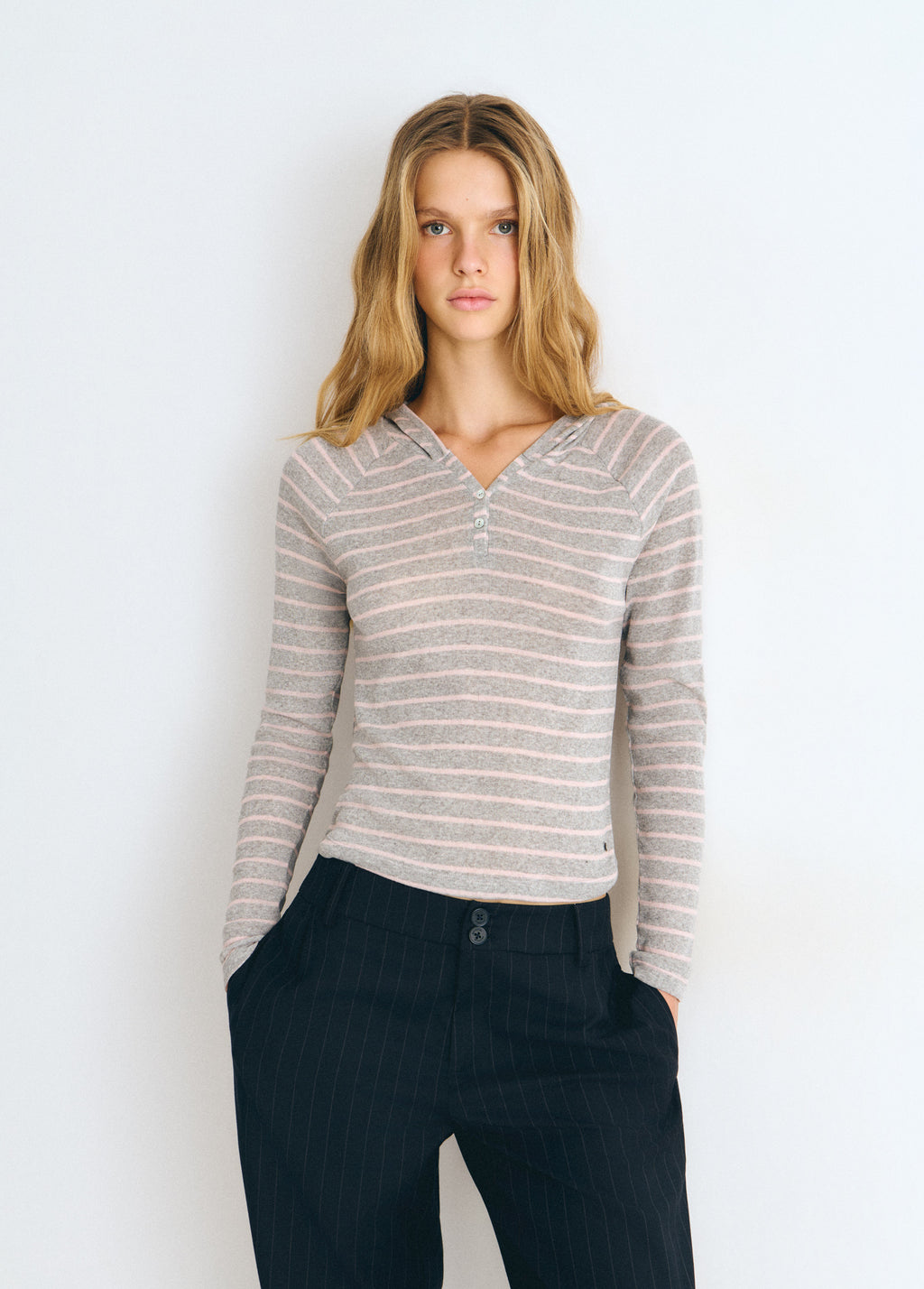 Camiseta rayas capucha