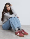 Sneaker mit Logo-Einsätzen