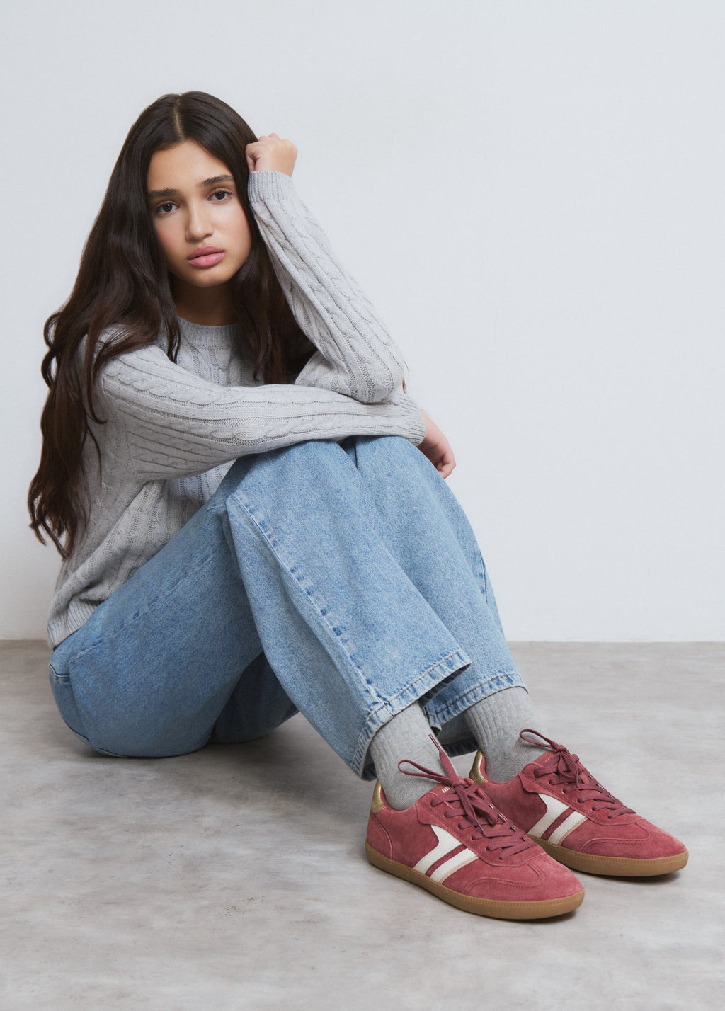 Sneaker mit Logo-Einsätzen