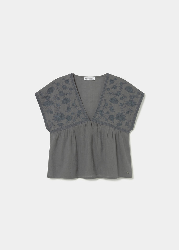 Bluse mit Stickerei am Ausschnitt
