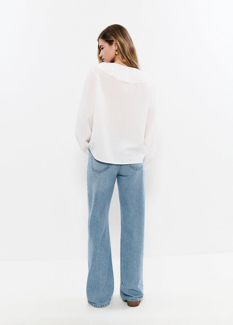 Blusa ricamata con fiocco
