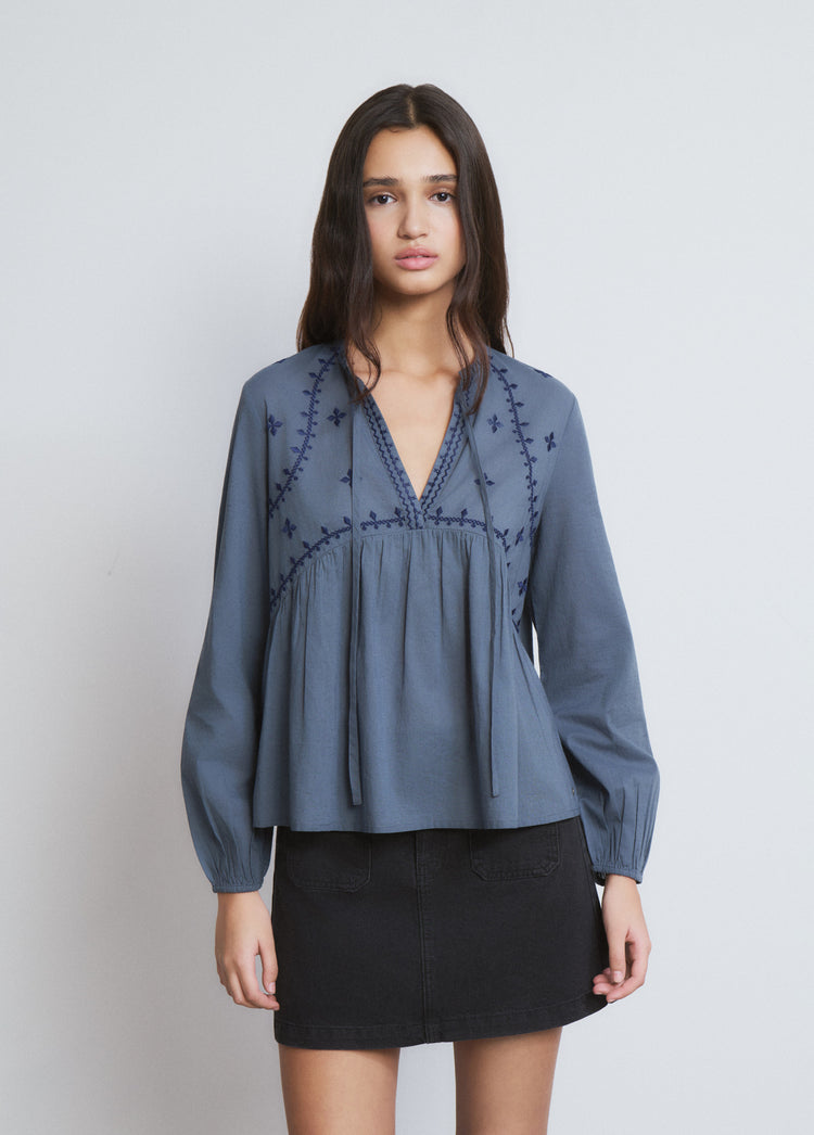 Blusa ricamata
