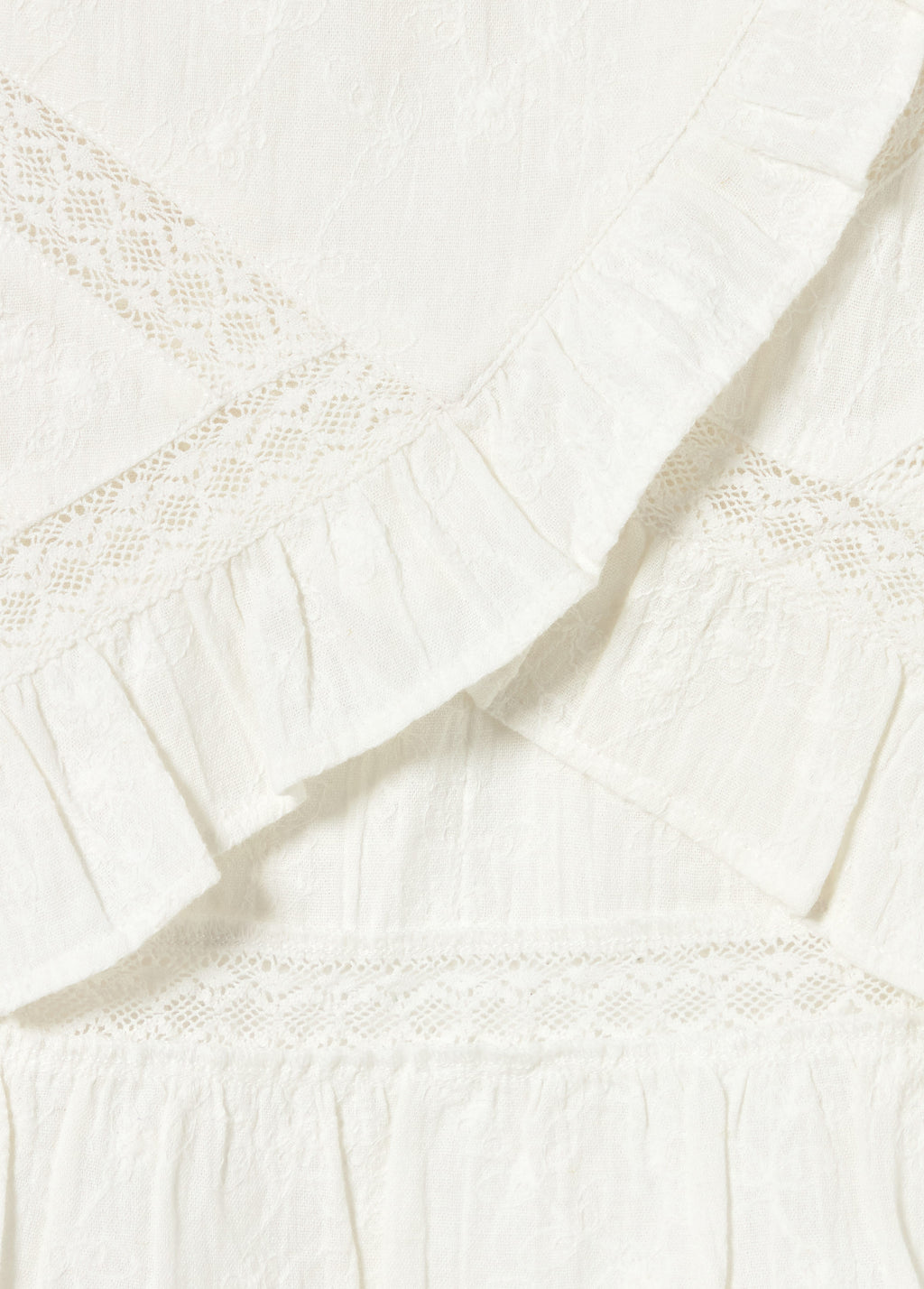 Blusa com decote e laços