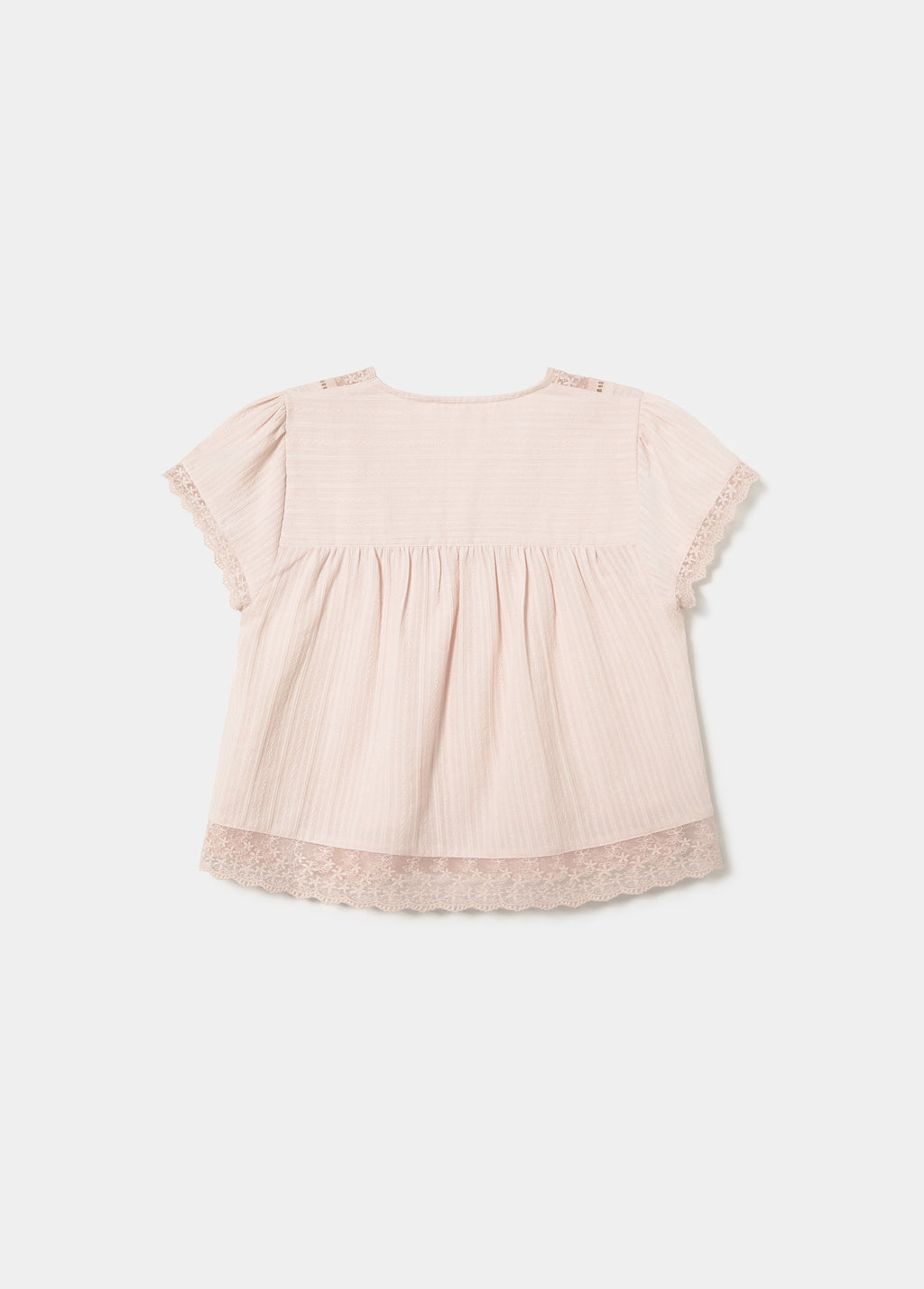 Blusa com rendas semitransparentes