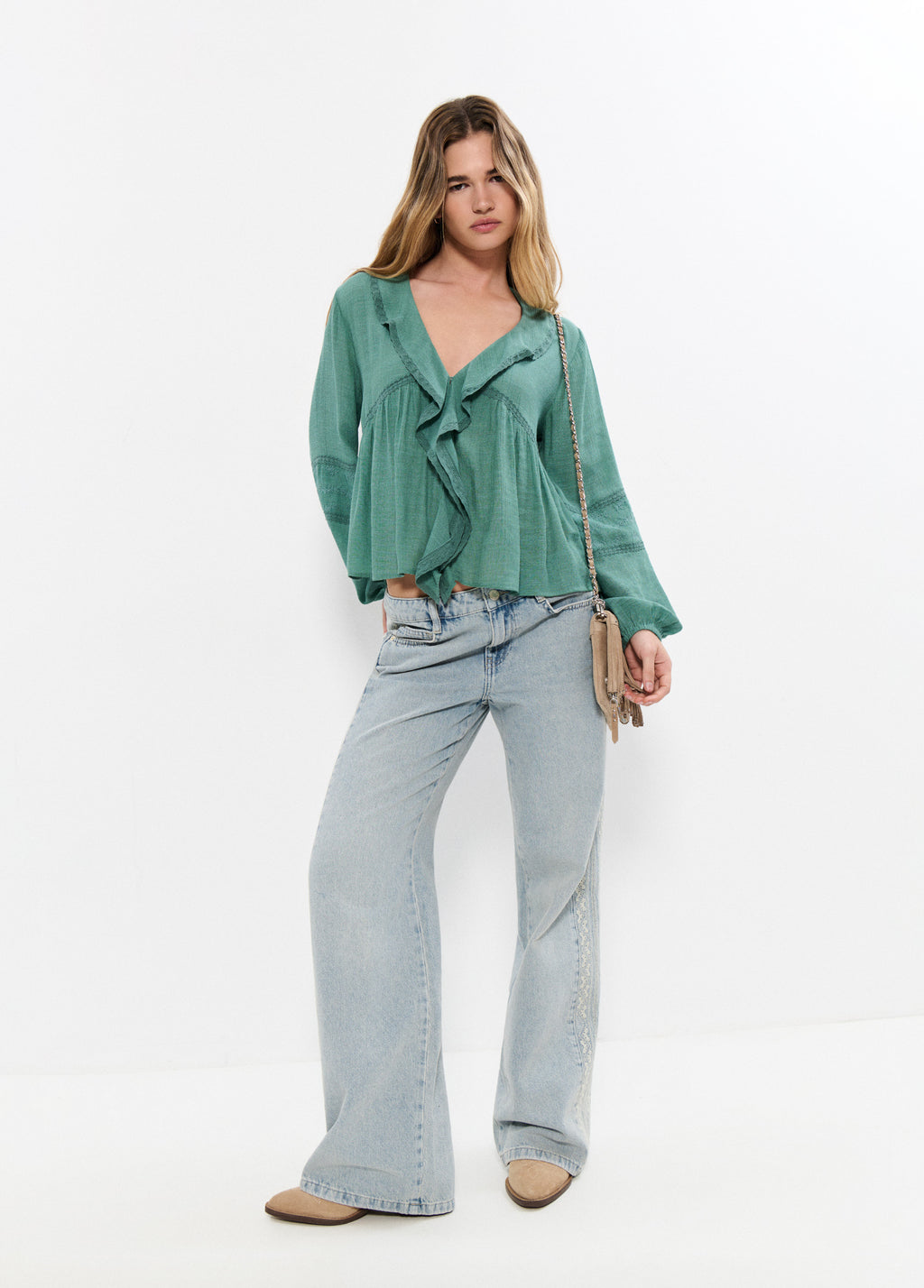 Blouse met volant en borduursels