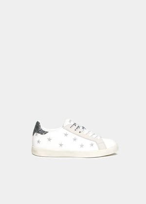 Sneaker mit Sternen