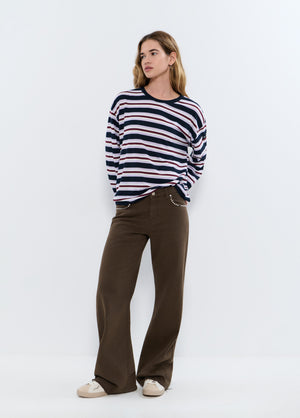 Relaxed pants with studs and rolled-up hem