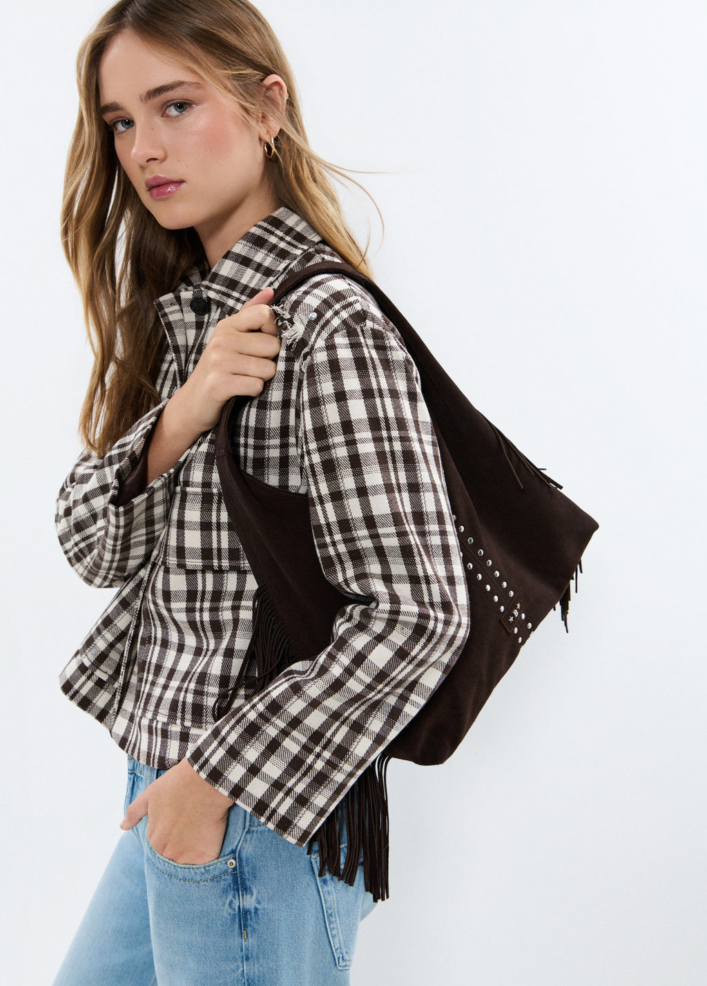 Leather shoulder bag with fringes