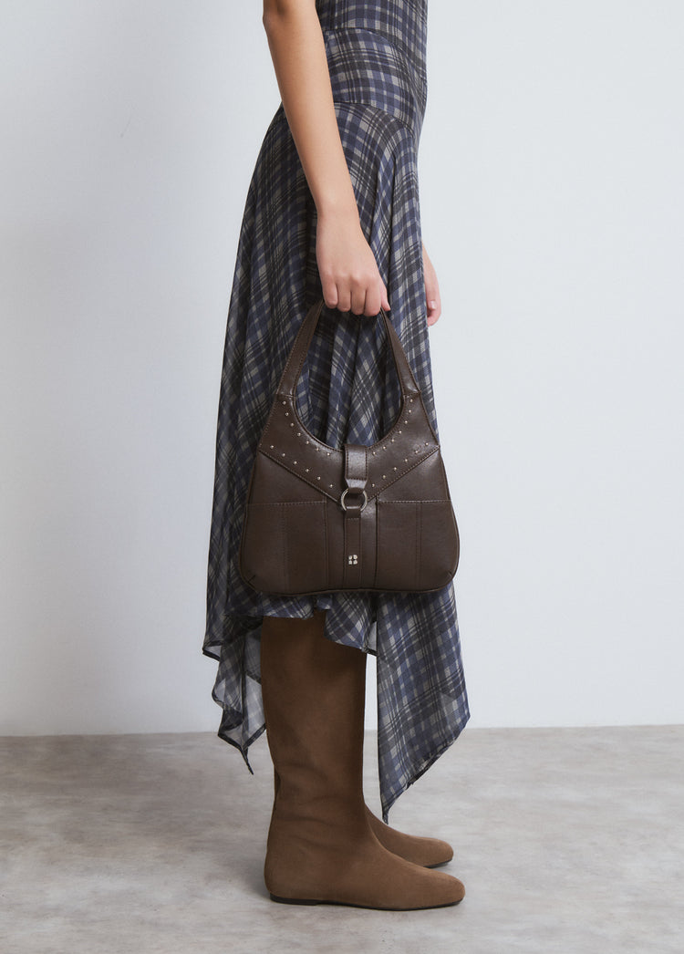Schultertasche mit Schnalle und Nieten  