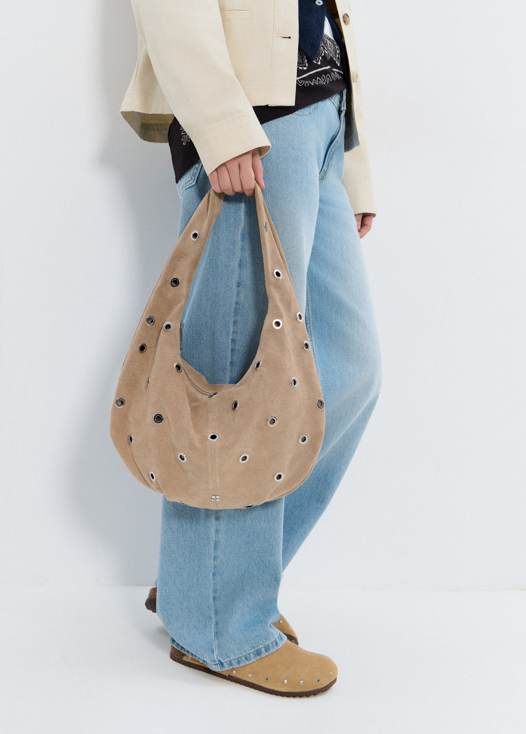 Große Ledertasche mit Nieten