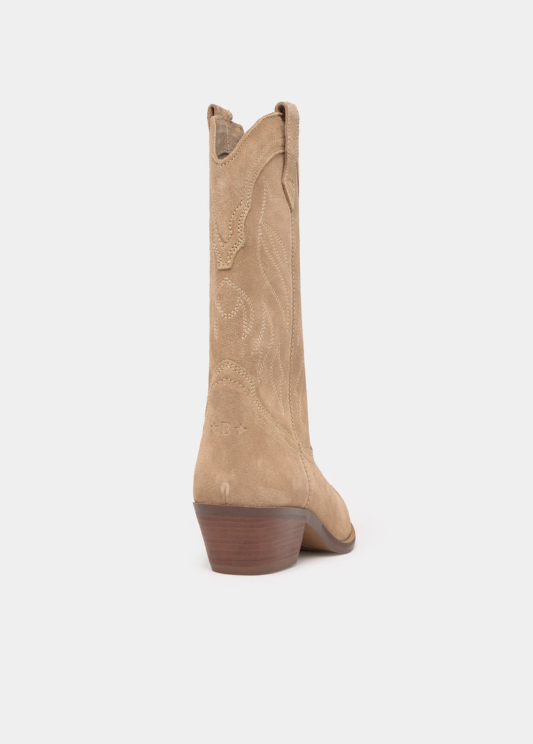 Leather cowboy boots with embroidery