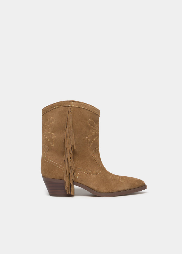 Leather cowboy ankle boots with fringes