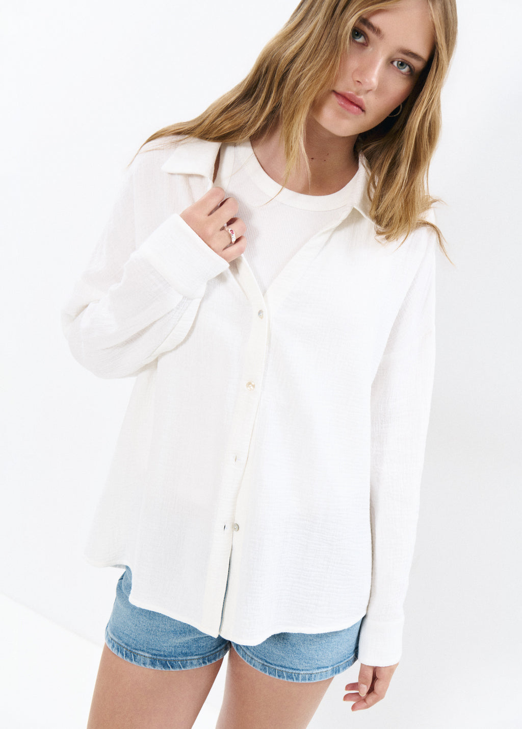 Bluse mit V-Ausschnitt aus doppeltem Stoff
