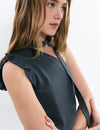 T-shirt asimmetrica con volant