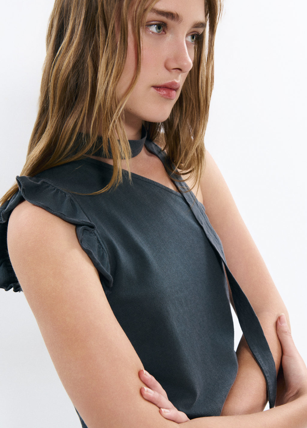 T-shirt asimmetrica con volant