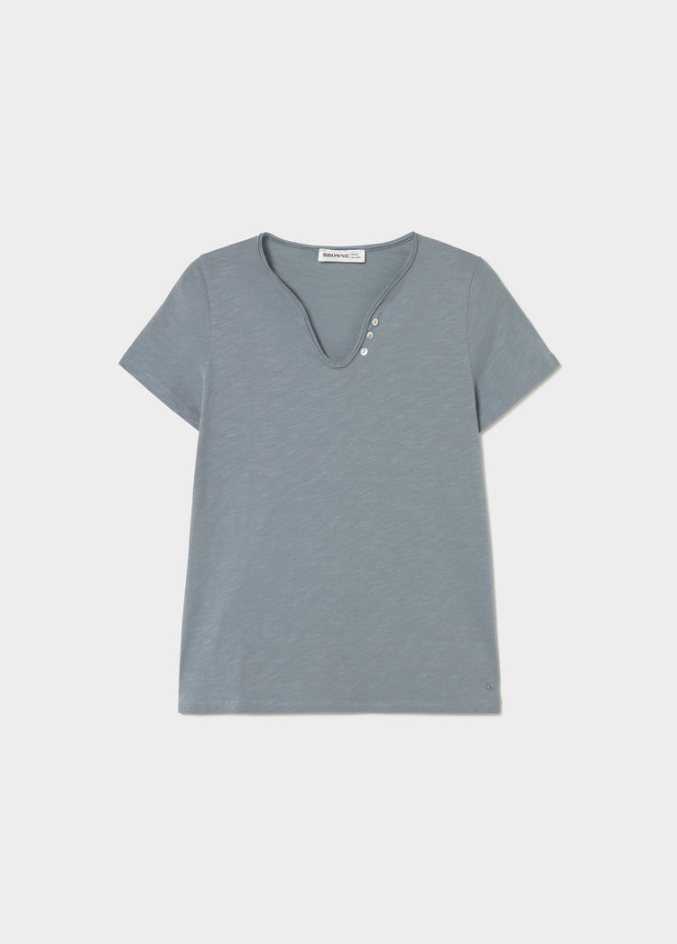 Button t-shirt