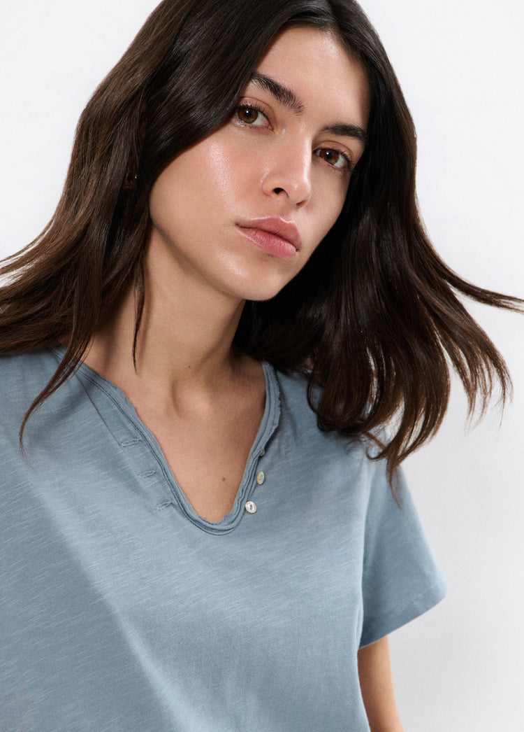 Button t-shirt