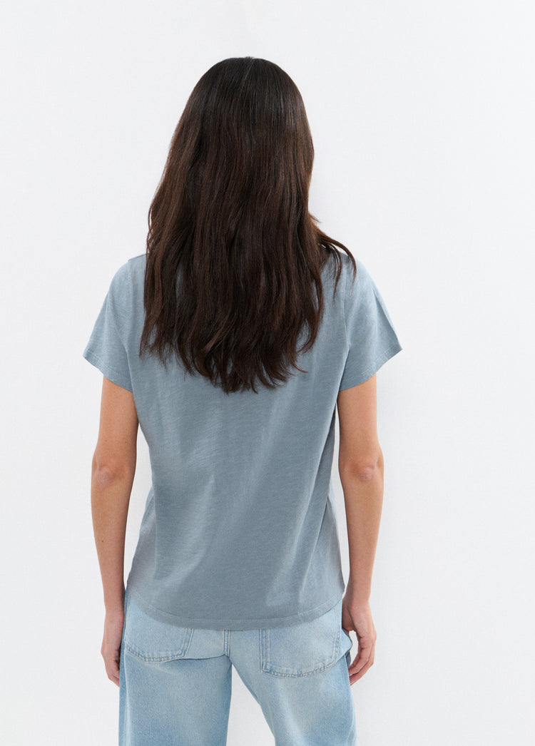 Button t-shirt