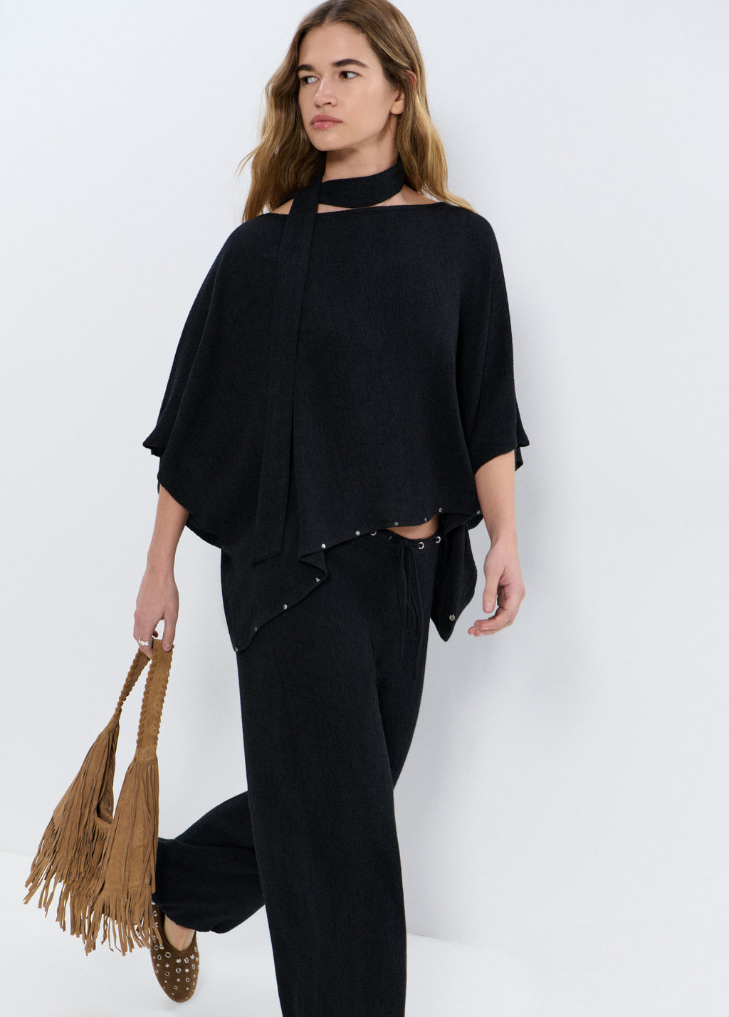 Cape met studs detail en sjaal