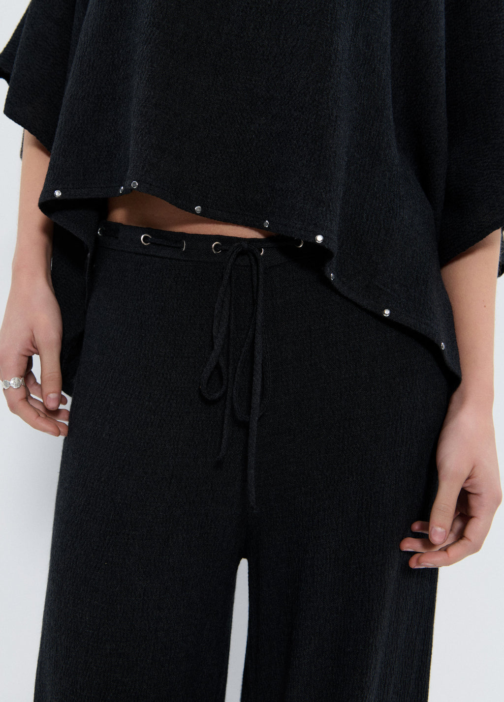 Cape met studs detail en sjaal