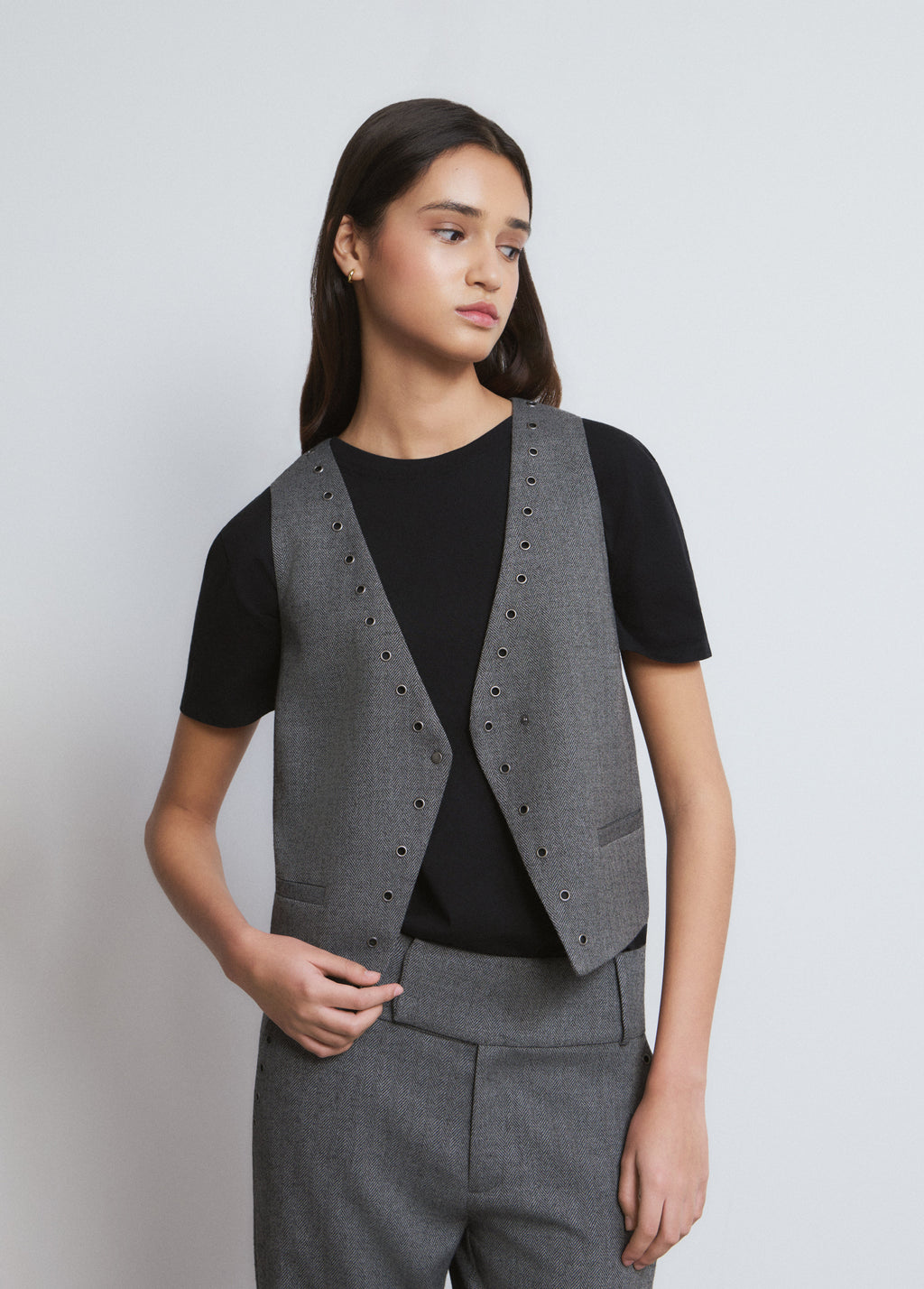 Crossed eyelet vest