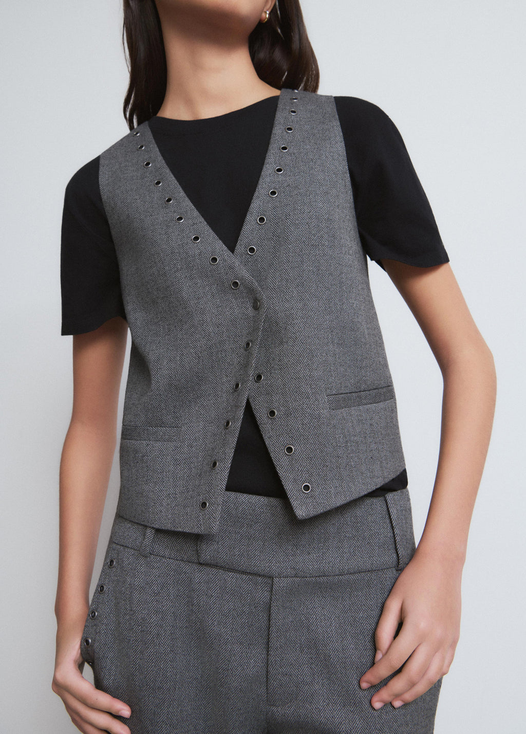 Crossed eyelet vest