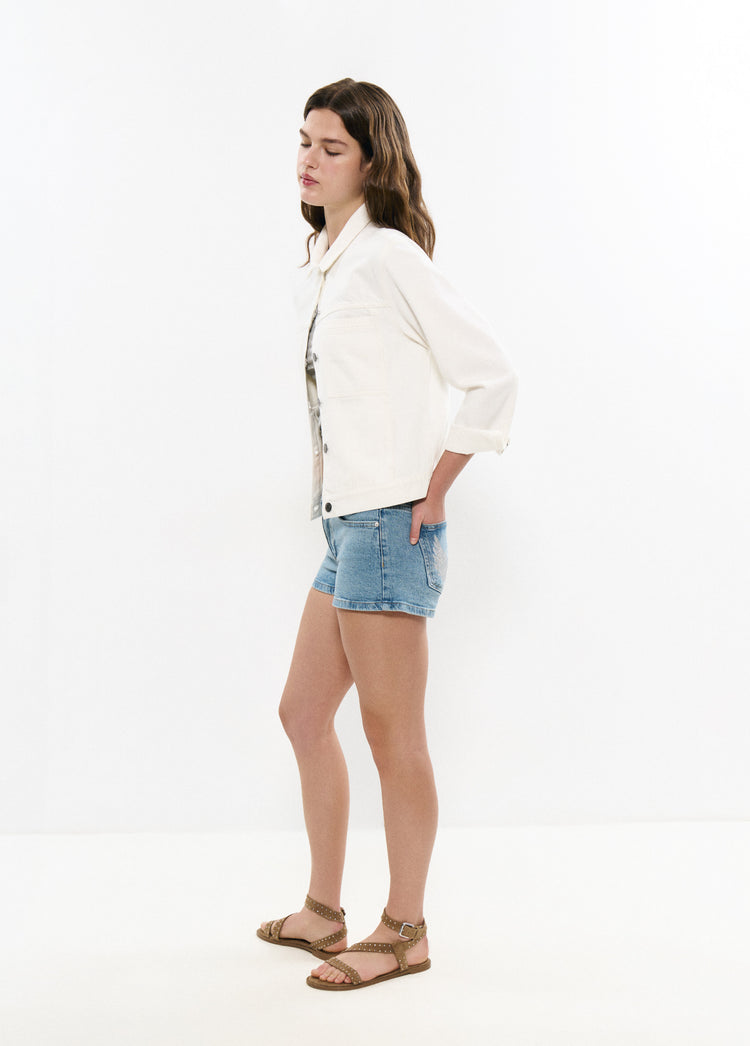 Jacket with large pockets