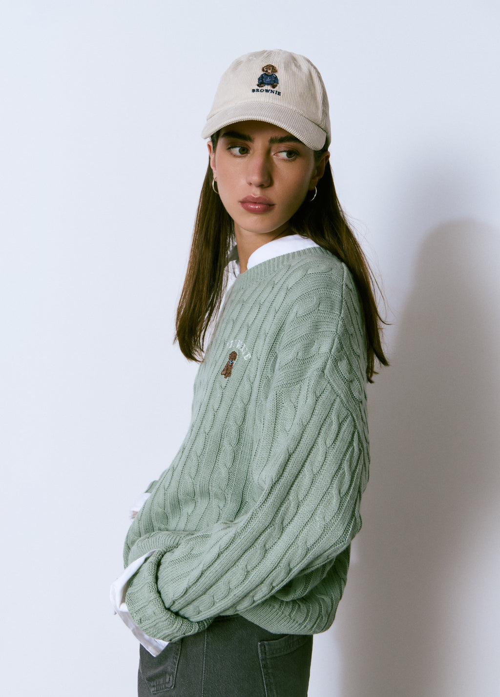 Cappellino in velluto con ricamo cane