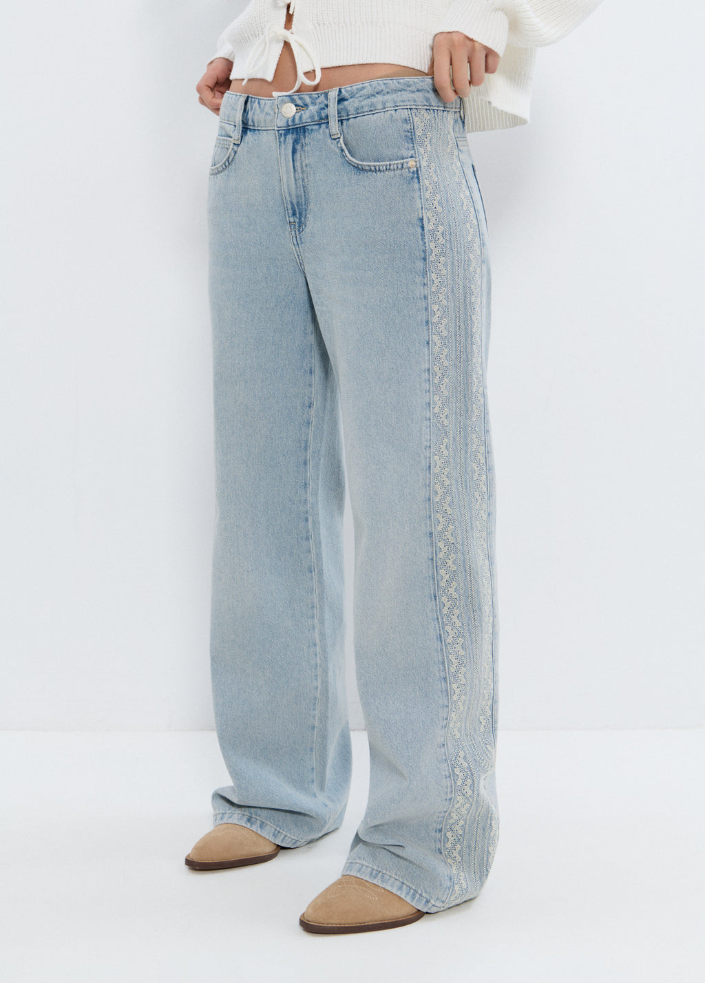 Jeans pieza lateral punto cruz