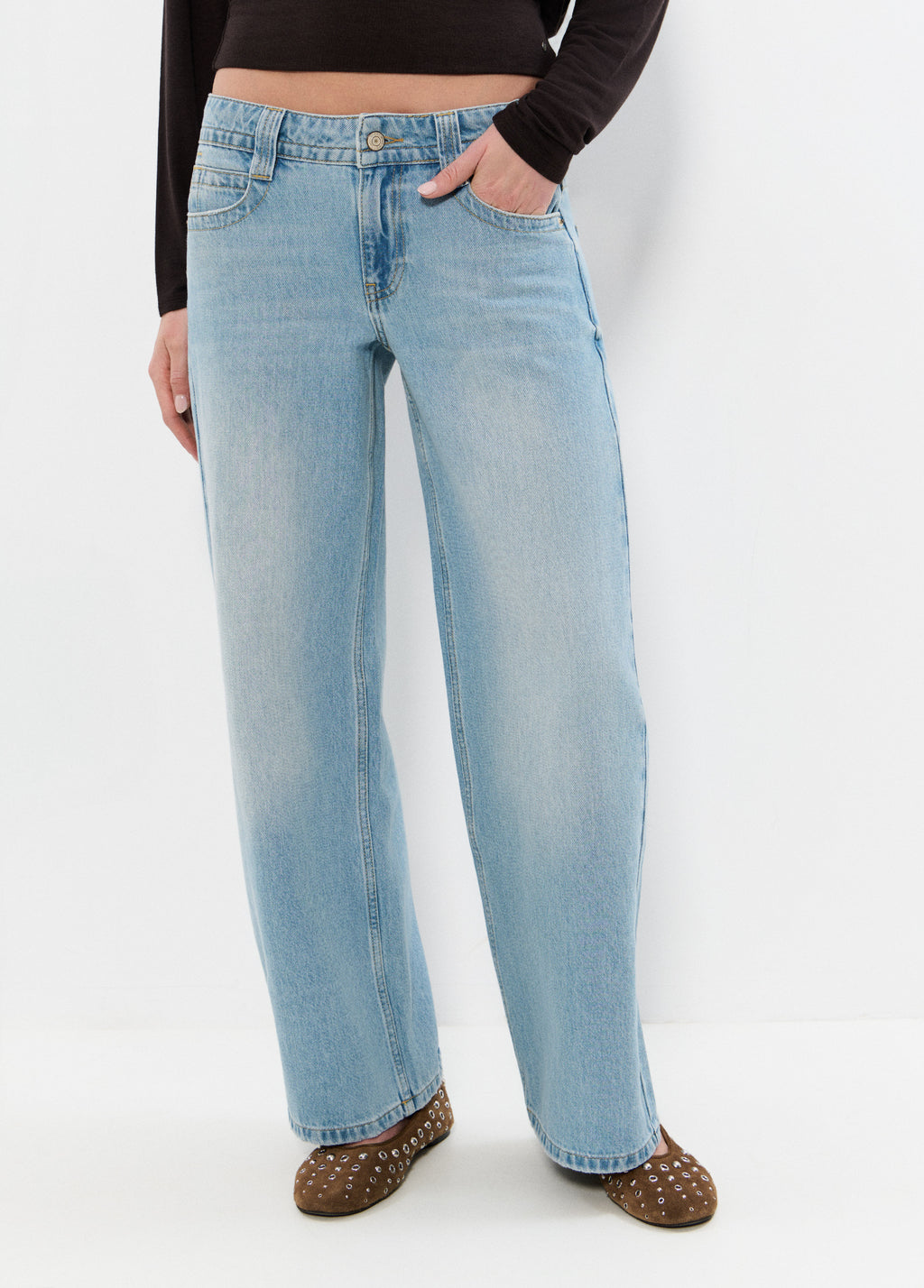 Relaxed low-rise jeans
