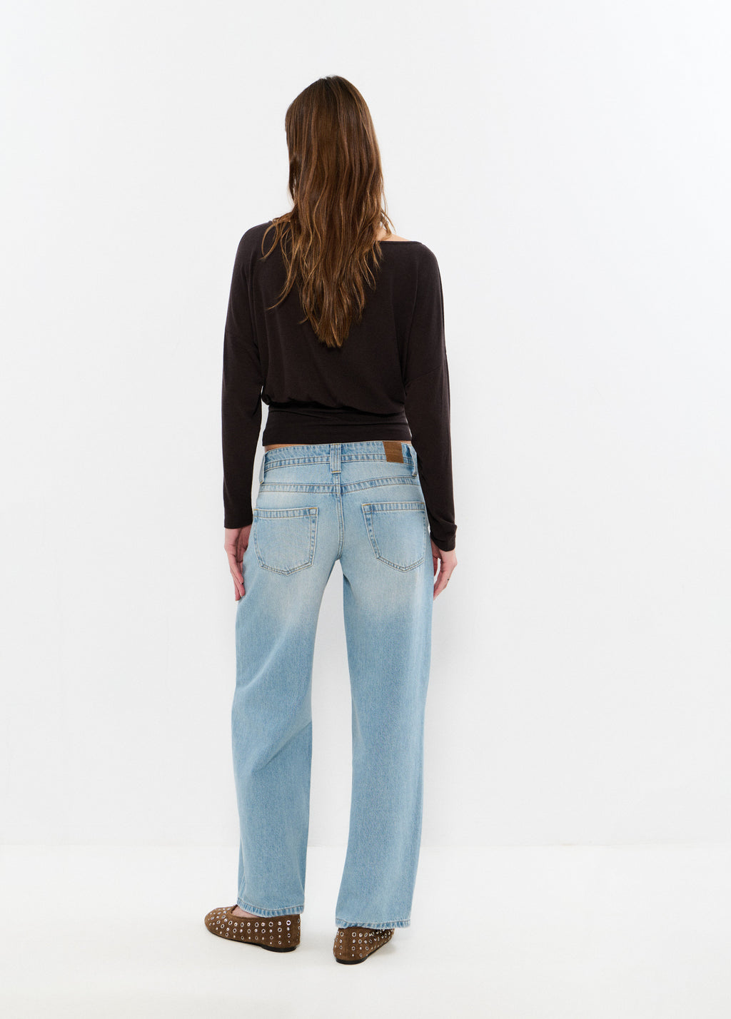 Relaxed low-rise jeans