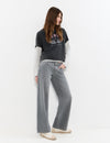 Jeans tiro bajo alas bordadas y tachas