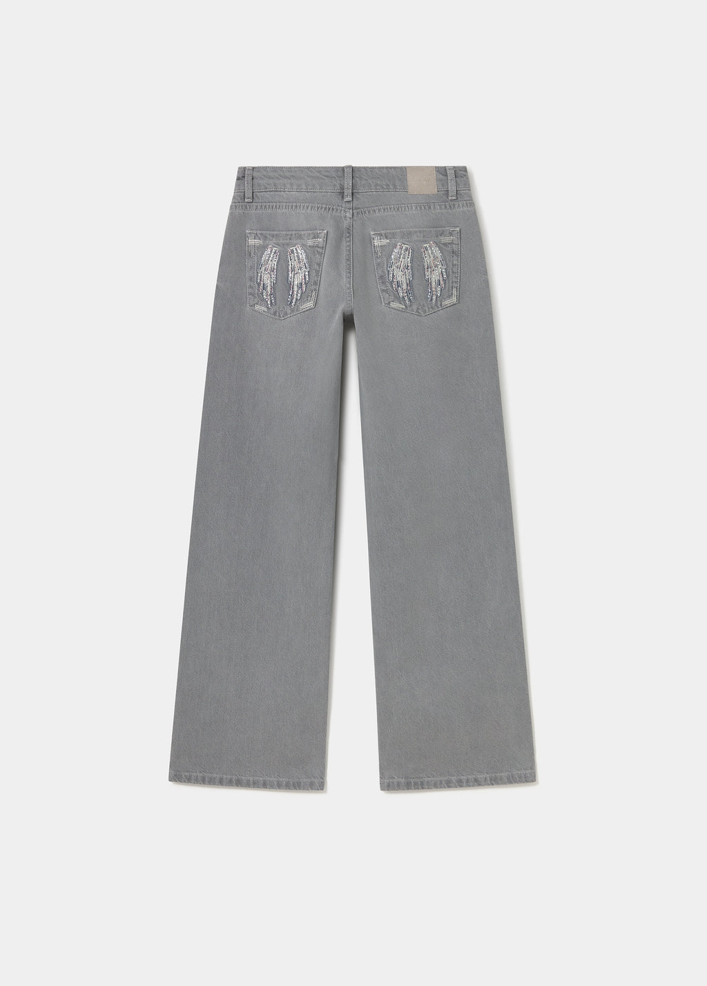 Jeans tiro bajo alas bordadas y tachas