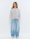 Jeans mit tiefem Bund und Glitzerflügeln