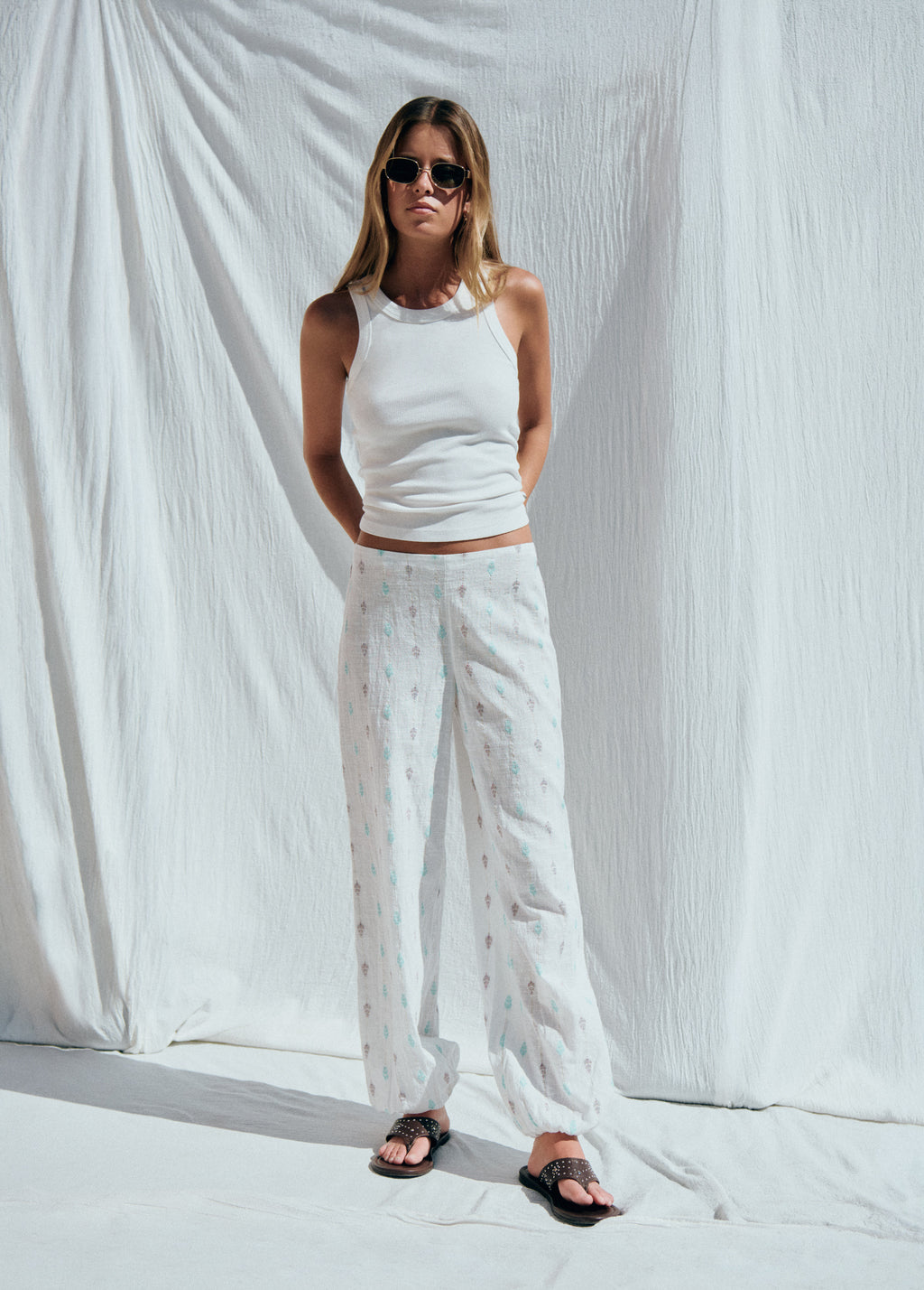 Pantalón bombacho bordado