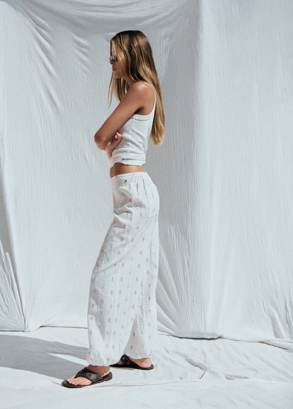 Pantalón bombacho bordado