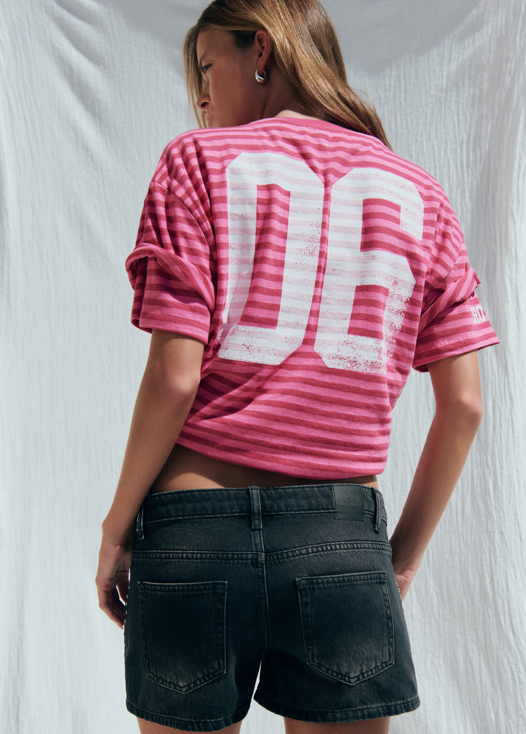 T-Shirt mit gewebtem Streifen und Nummer