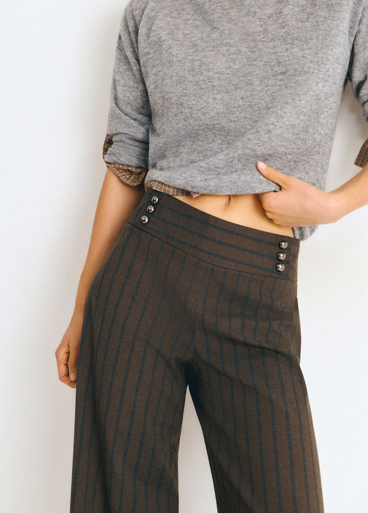 broek met brede tailleband en strepen