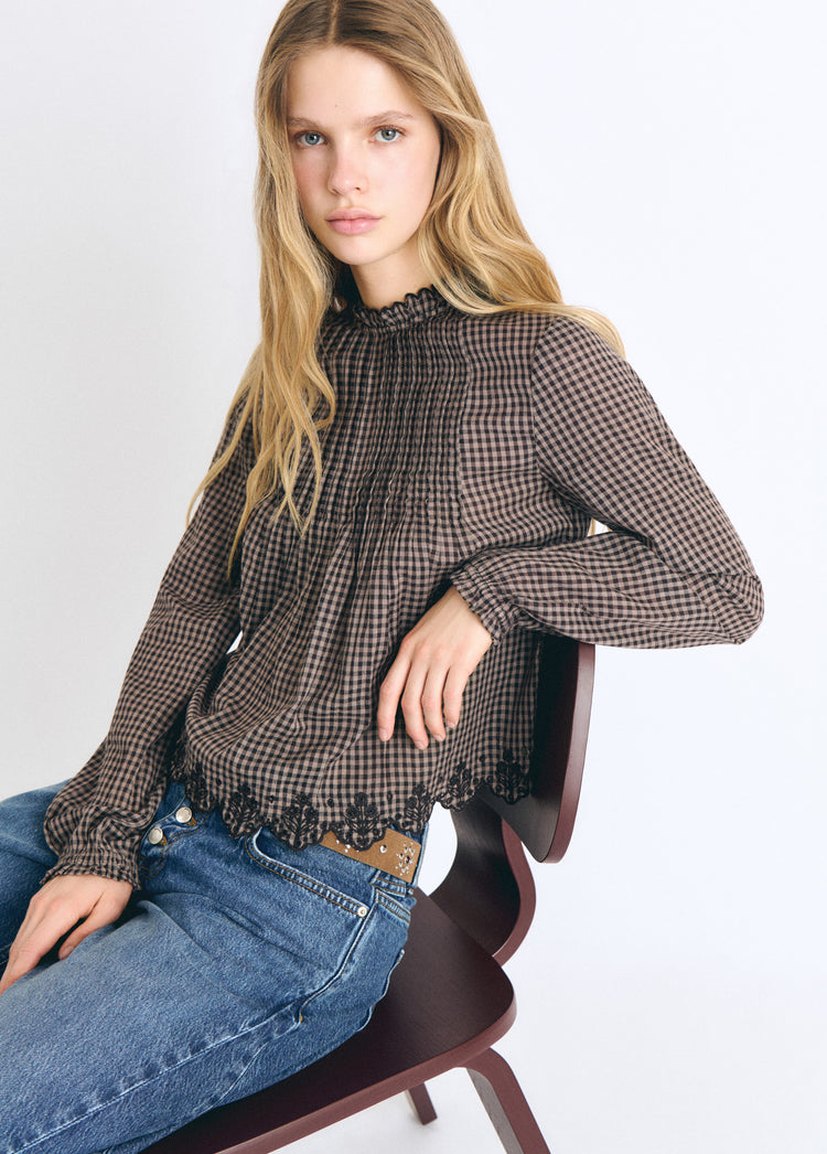 Blouse met ruitjes en geborduurde zoom