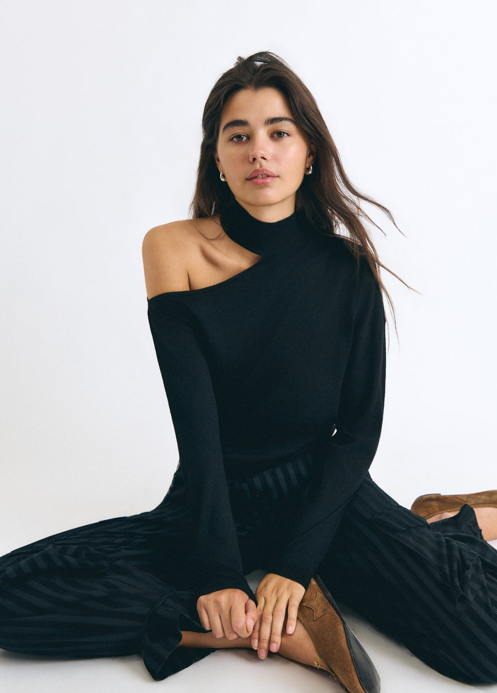 High-neck sweater with opening
