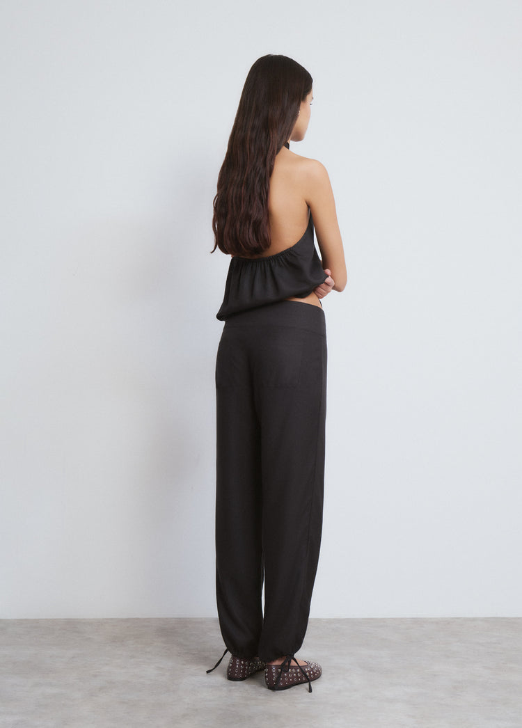 Low drop-crotch pants
