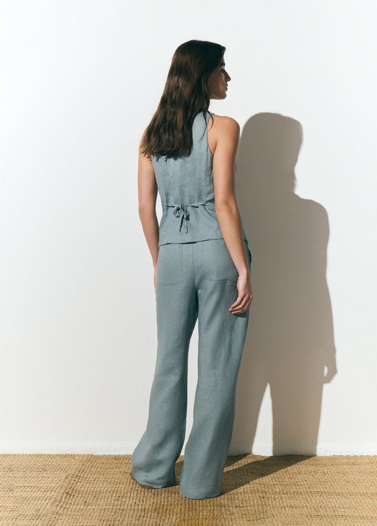 Flowy pants with patch pocket