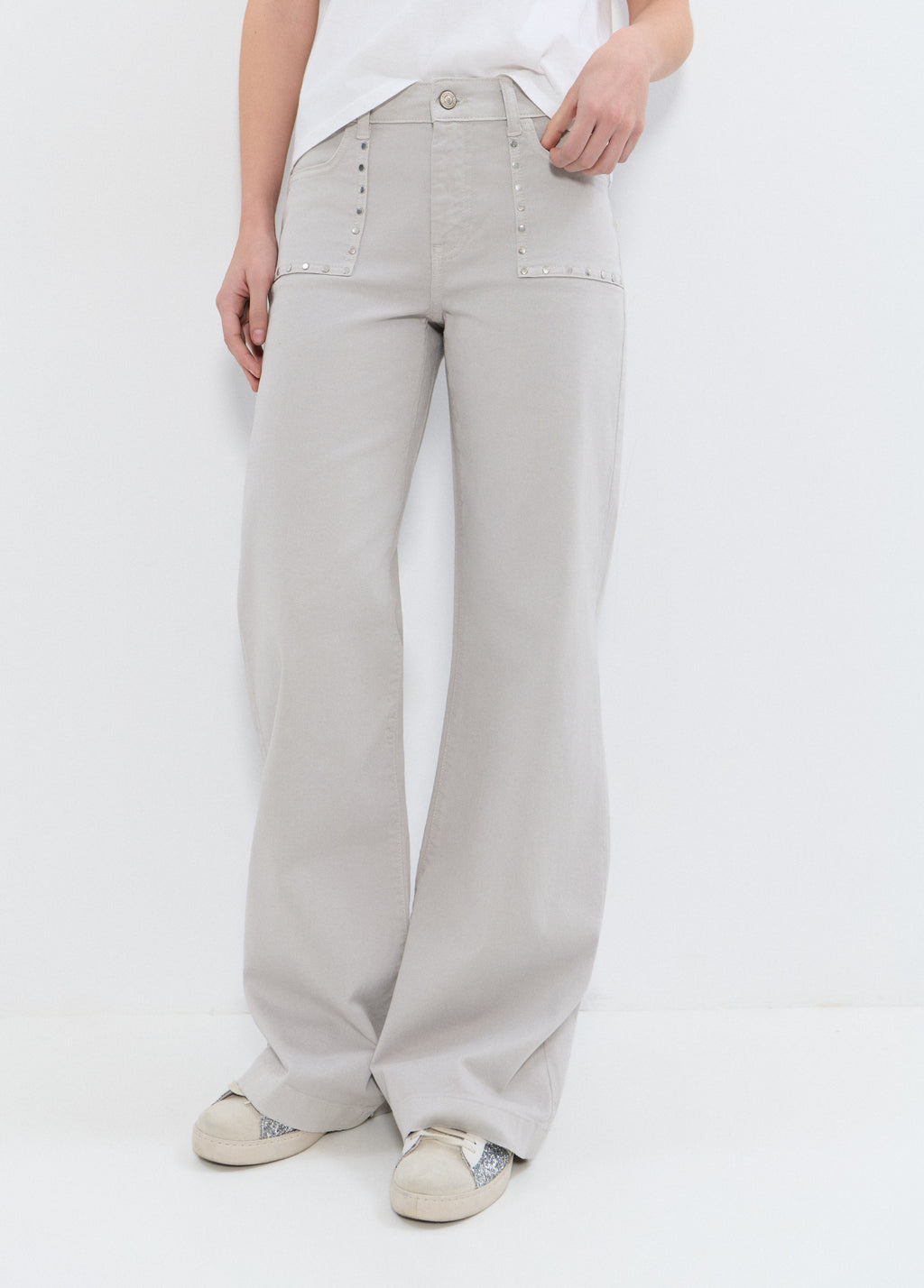 Straight pants with studs