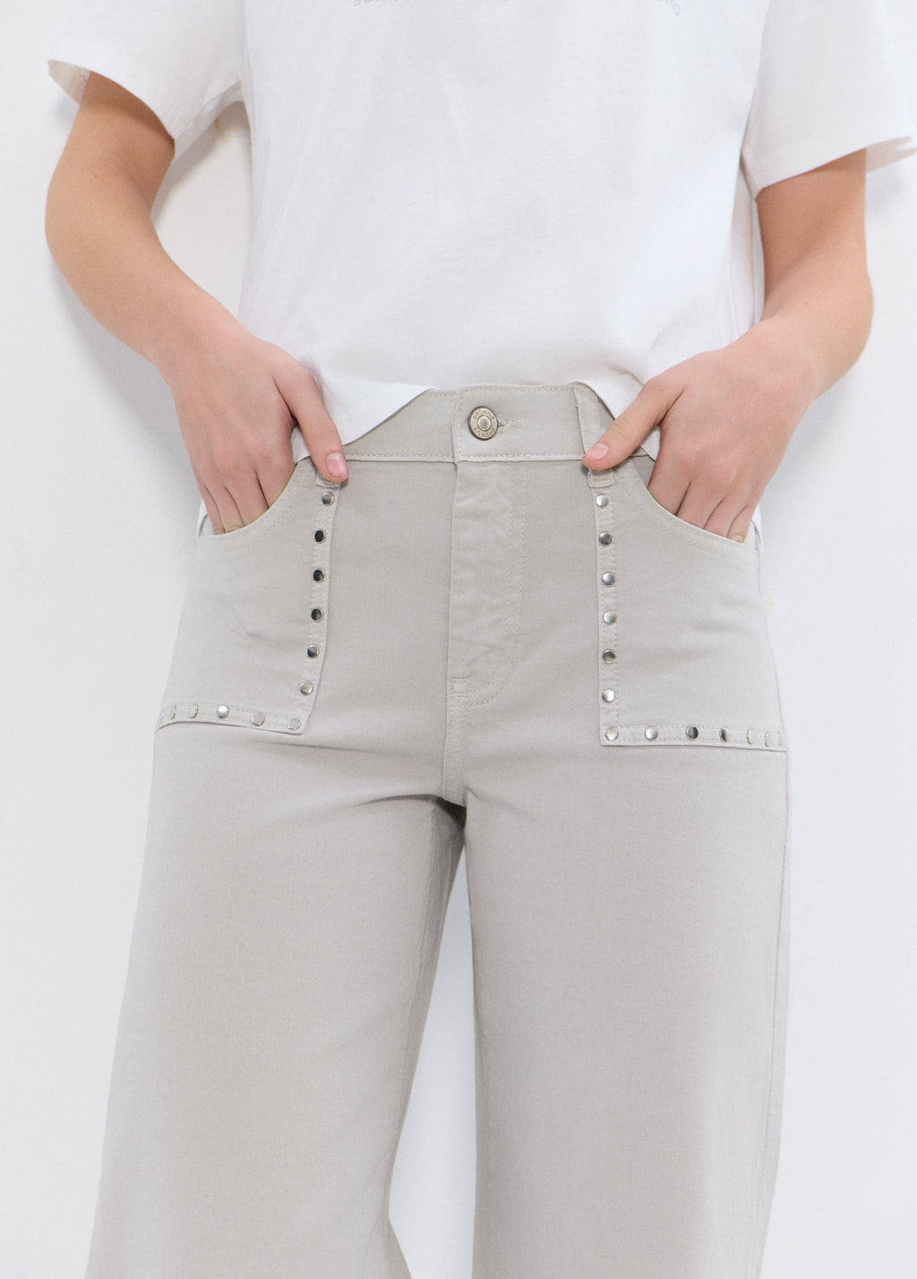Straight pants with studs
